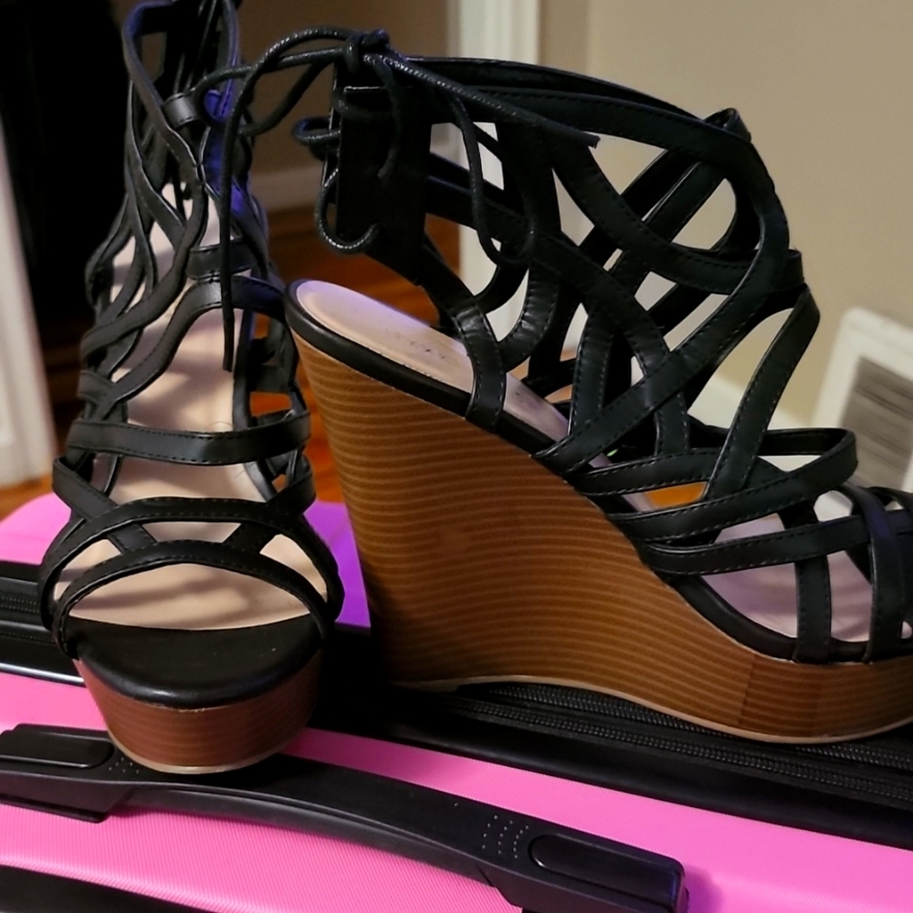 Ladies sandals